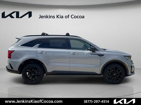 Certified 2022 Kia Sorento SX AWD/4WD image 3