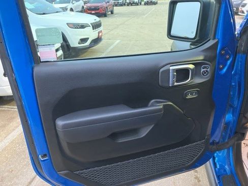 Used 2024 Jeep Wrangler Willys image 9