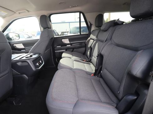 Used 2025 Ford Expedition Active RWD image 4