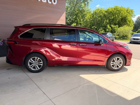 Used 2022 Toyota Sienna XSE w/ XSE Plus Package AWD/4WD image 8