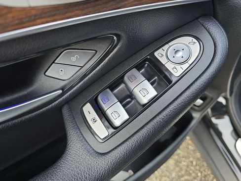 Used 2020 Mercedes-Benz GLC 350e 4MATIC image 29