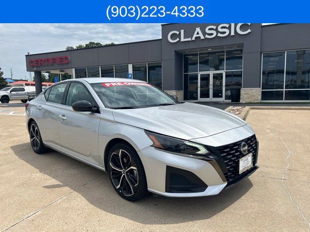 Used 2024 Nissan Altima 2.5 SR FWD image 1