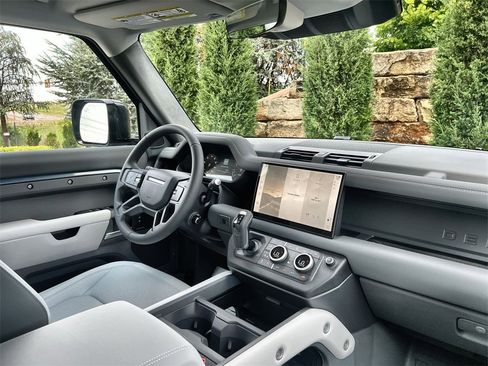 Used 2025 Land Rover Defender 110 S image 14