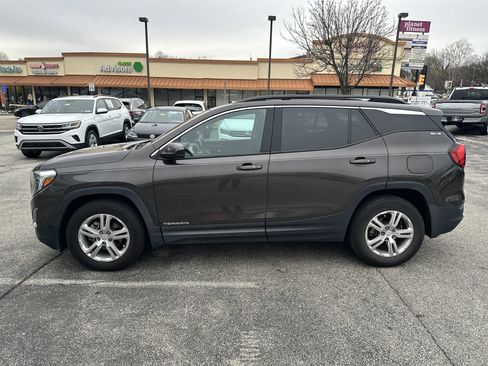 Used 2020 GMC Terrain SLE w/ Driver Convenience Package image 4