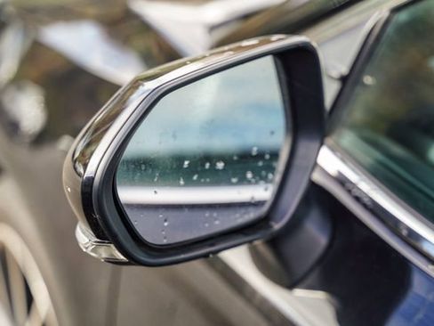 Used 2023 Toyota Camry SE image 9