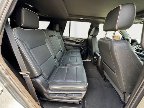 Used 2021 GMC Yukon SLT w/ SLT Premium Package AWD/4WD image 9