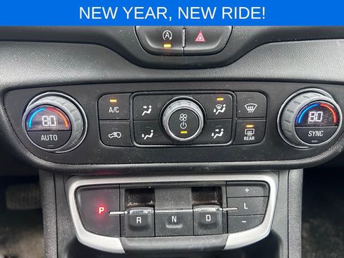 Used 2024 GMC Terrain SLT image 16