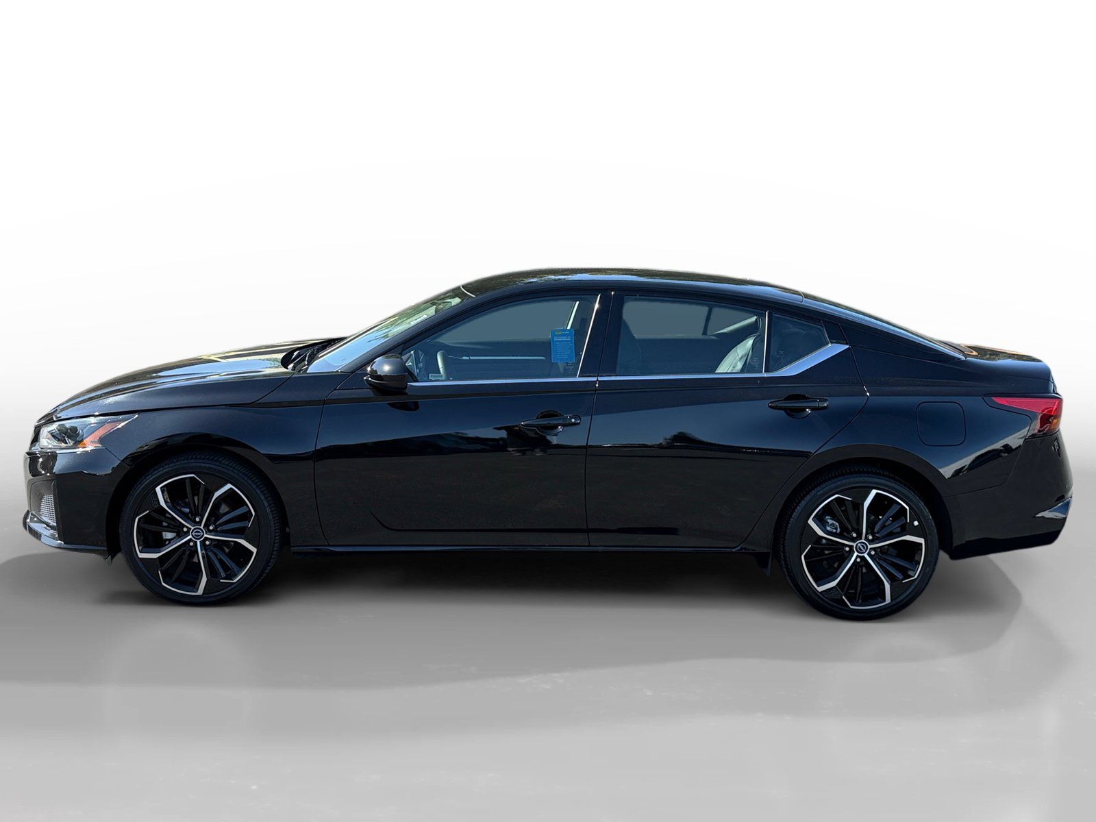 Used 2025 Nissan Altima 2.5 SR AWD/4WD image 2