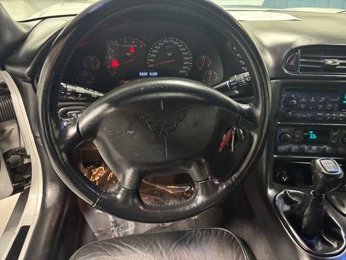 Used 2001 Chevrolet Corvette Convertible w/ Preferred Equipment Group2 image 13