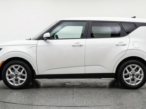 Used 2025 Kia Soul LX w/ LX Technology Package FWD image 3