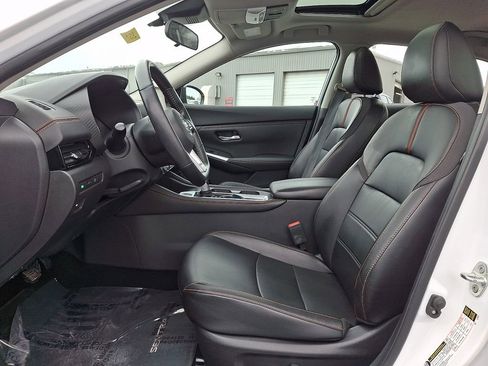 Used 2022 Nissan Sentra SR w/ SR Premium Package image 13