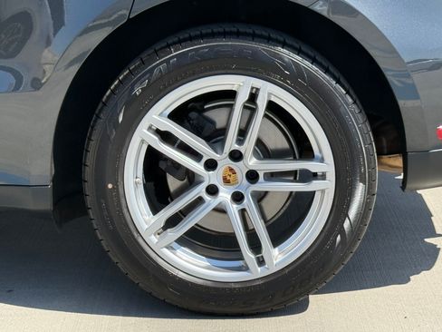 Used 2023 Porsche Macan AWD/4WD image 14