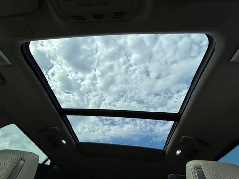 Used 2023 Cadillac Escalade Sport Platinum w/ LPO, ONYX Package image 33