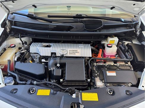 Used 2014 Toyota Prius V Three image 8