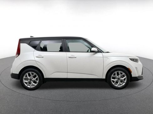 Used 2025 Kia Soul LX w/ LX Technology Package FWD image 10