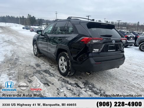 Used 2021 Toyota RAV4 LE image 6