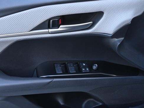 Used 2025 Toyota Camry SE image 26