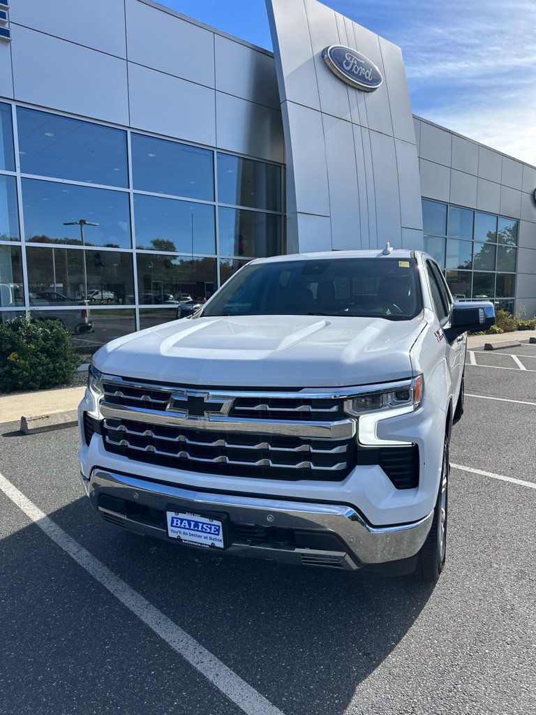 Used 2022 Chevrolet Silverado 1500 LTZ AWD/4WD image 2