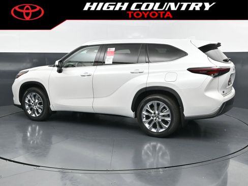 New 2026 Toyota Highlander Limited AWD/4WD image 3