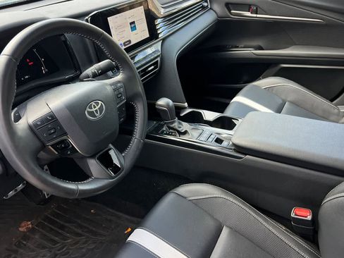 Used 2025 Toyota Camry SE image 14