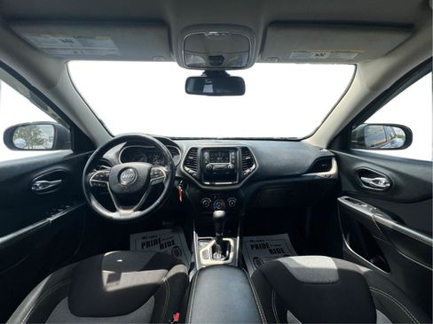 Used 2016 Jeep Cherokee Sport FWD image 6
