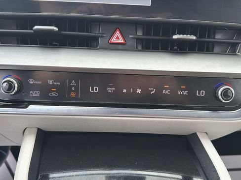 Used 2024 Kia Sportage EX image 25