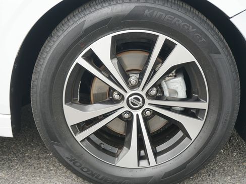 Used 2021 Nissan Sentra SV image 9