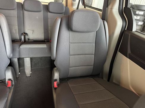 Used 2009 Dodge Grand Caravan SE w/ Climate Group FWD image 12