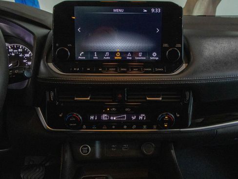 Used 2023 Nissan Rogue SL w/ SL Premium Package image 4