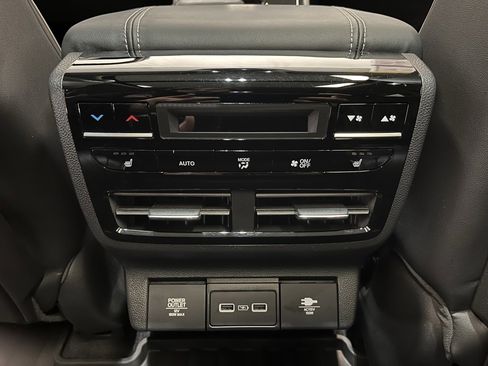 Certified 2023 Acura MDX SH-AWD w/ Advance Package image 16