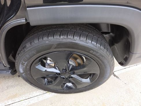Certified 2018 Jeep Compass Latitude w/ Popular Equipment Group FWD image 24