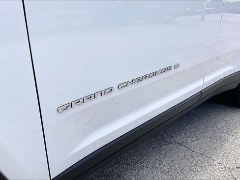 Used 2025 Jeep Grand Cherokee Laredo X AWD/4WD image 33