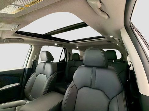 Used 2025 Honda Pilot Touring image 19