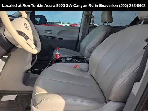 Used 2014 Toyota Sienna XLE w/ XLE Premium Package image 7