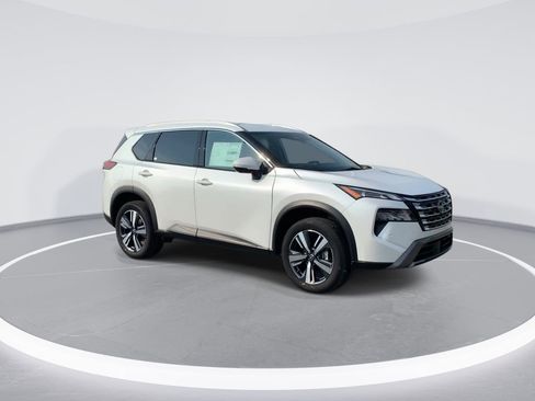 Used 2024 Nissan Rogue SL image 2