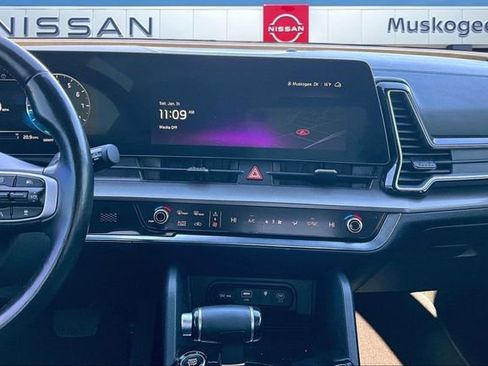 Used 2023 Kia Sportage SX image 9