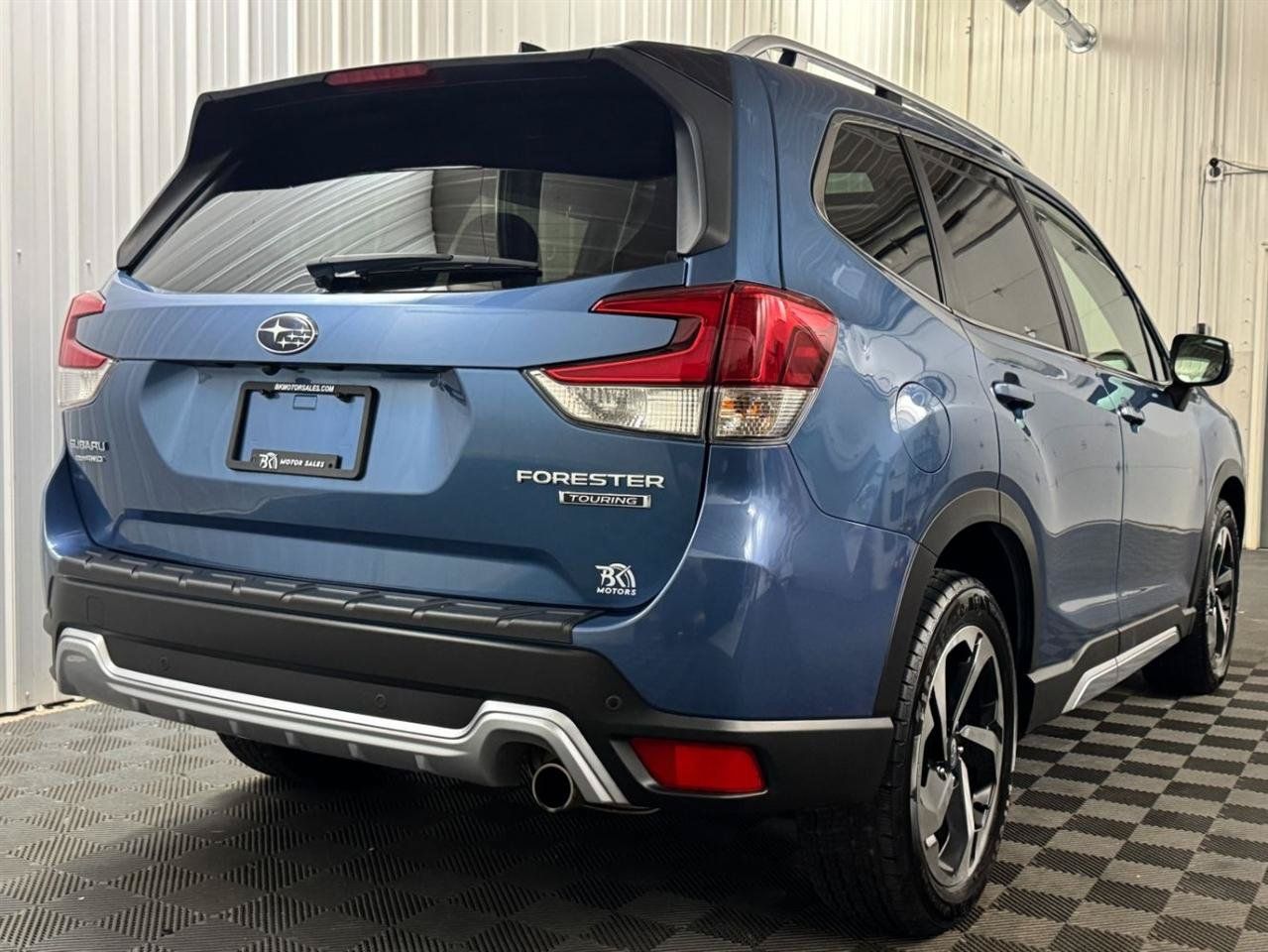 Used 2024 Subaru Forester Touring w/ Pop Package 2 AWD/4WD image 4