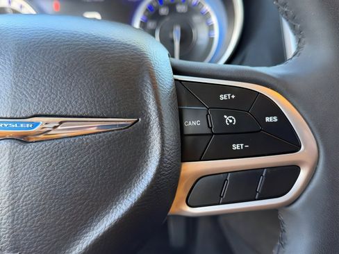 Used 2023 Chrysler 300 Touring w/ Sport Appearance Package image 31