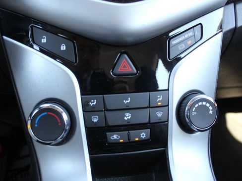 Used 2014 Chevrolet Cruze LT FWD image 24