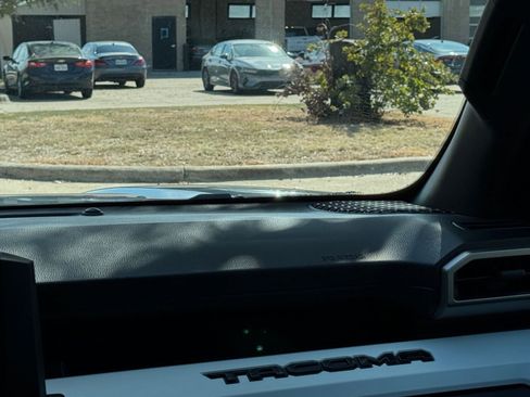 Used 2024 Toyota Tacoma TRD Off-Road image 35