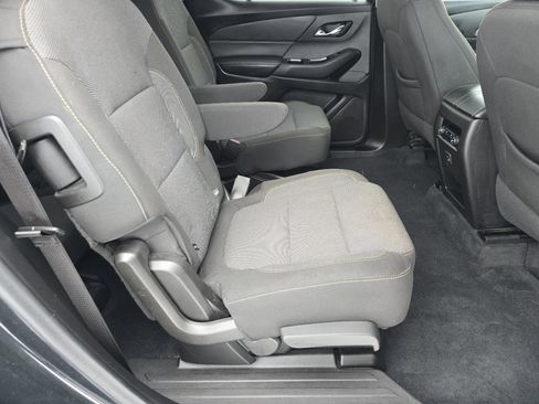 Used 2021 Chevrolet Traverse LT image 19