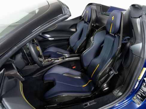 Used 2022 Ferrari SF90 Spider image 5