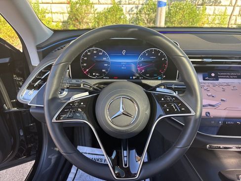 Used 2025 Mercedes-Benz E 350 4MATIC Sedan image 29