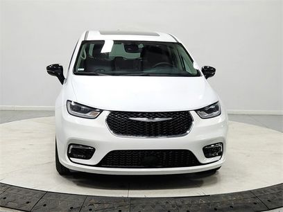 Used 2024 Chrysler Pacifica Limited