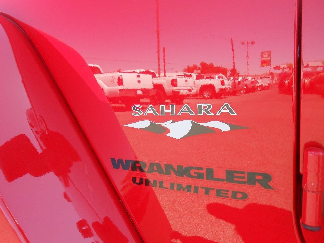 Used 2016 Jeep Wrangler Unlimited Sahara w/ Connectivity Group AWD/4WD image 17