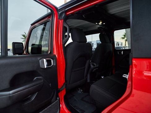 Used 2021 Jeep Gladiator Sport image 19