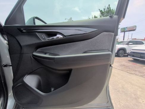 Used 2025 Chevrolet TrailBlazer LT AWD/4WD image 33