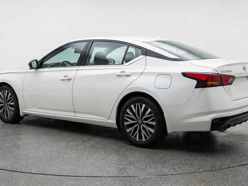 Used 2025 Nissan Altima 2.5 SV FWD image 6