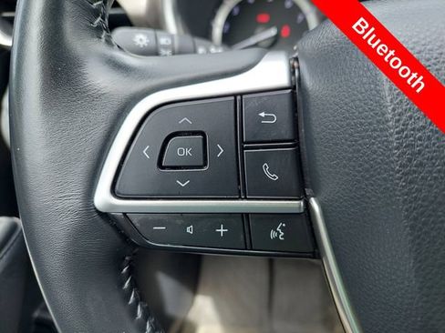 Used 2022 Toyota Highlander XLE AWD/4WD image 32