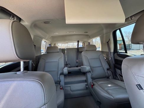 Used 2018 Chevrolet Tahoe LT w/ LT Signature Package image 17